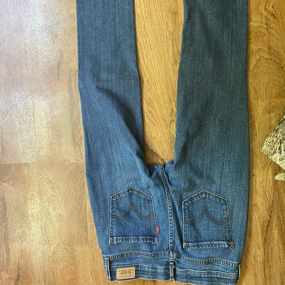 Levi Straight Legs size 8 - Picture 8 of 8